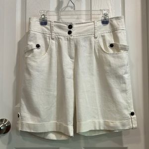 New Directions size 10 white linen blend shorts